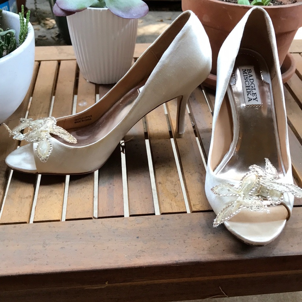 Badgley Mischka satin peep toe pumps